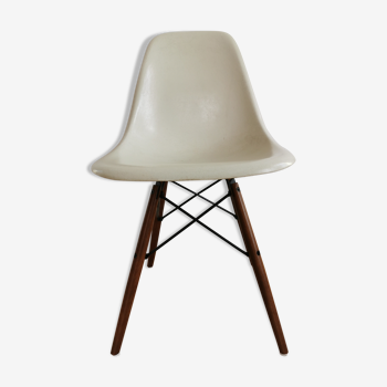 Eames DSW Herman Miller Chair