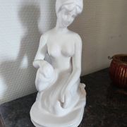 Sculpture de femme en céramique