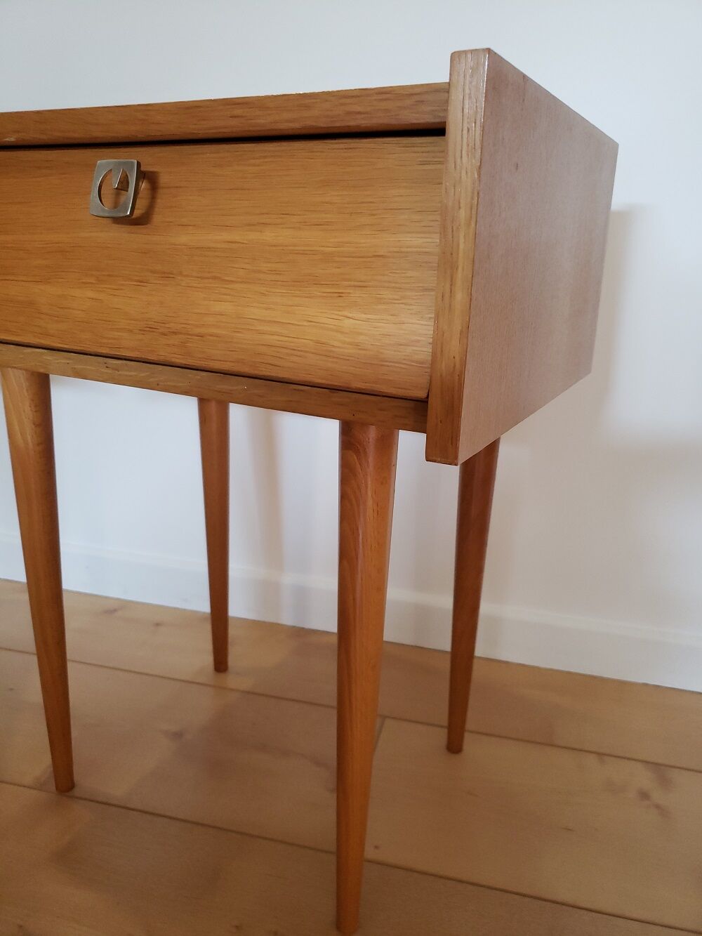 2 vintage bedsides