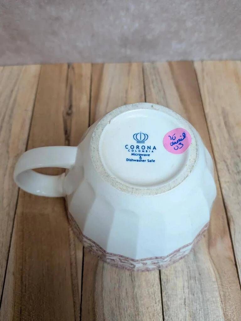 Mug Corona Colombia red décor in the style of toile de Jouy