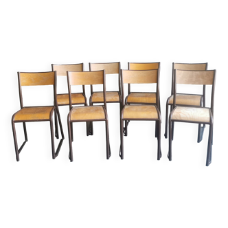 Serie de 8 chaises vintage empilables