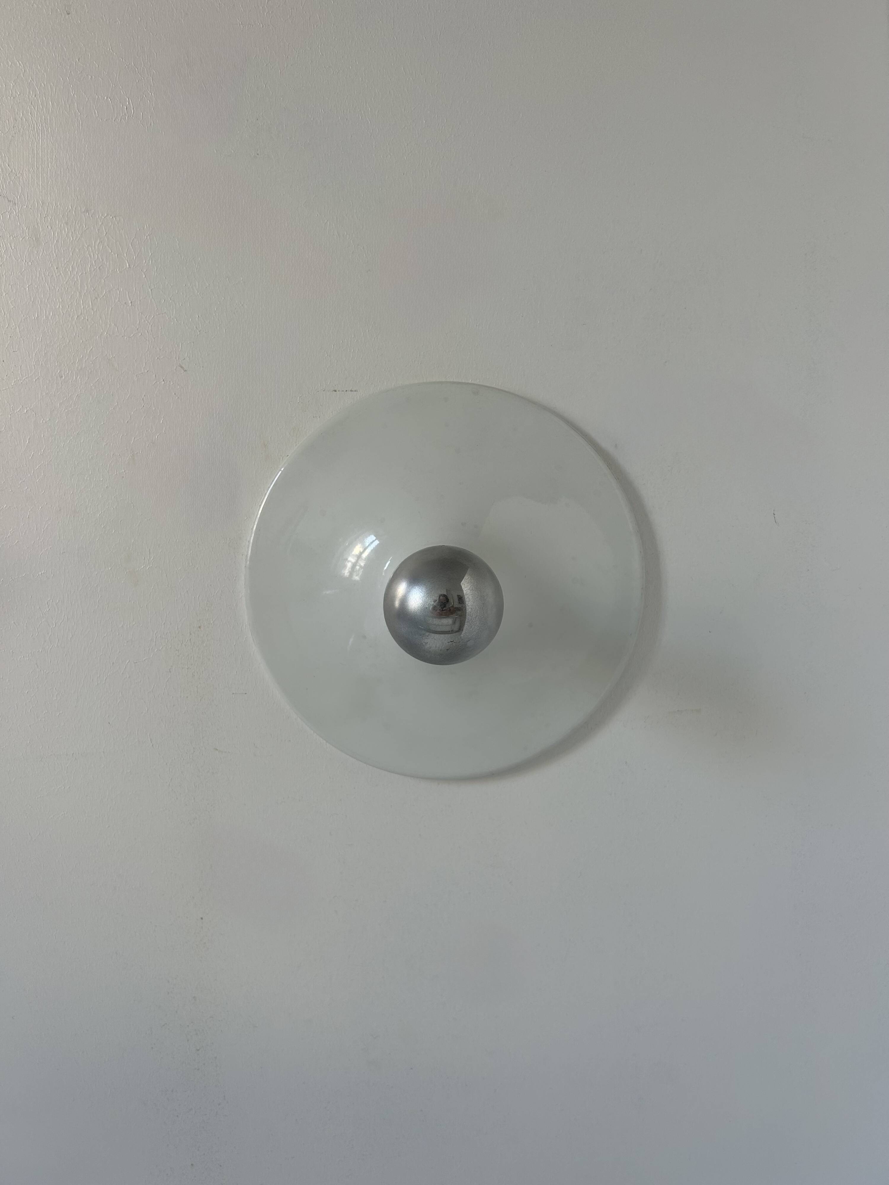Pair of vintage wall lights, white lacquered metal, Italy 1970.