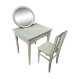 White vintage table with chair and mirror