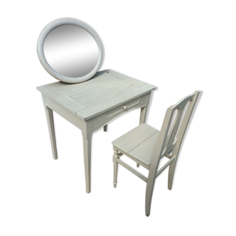 White vintage table with chair and mirror