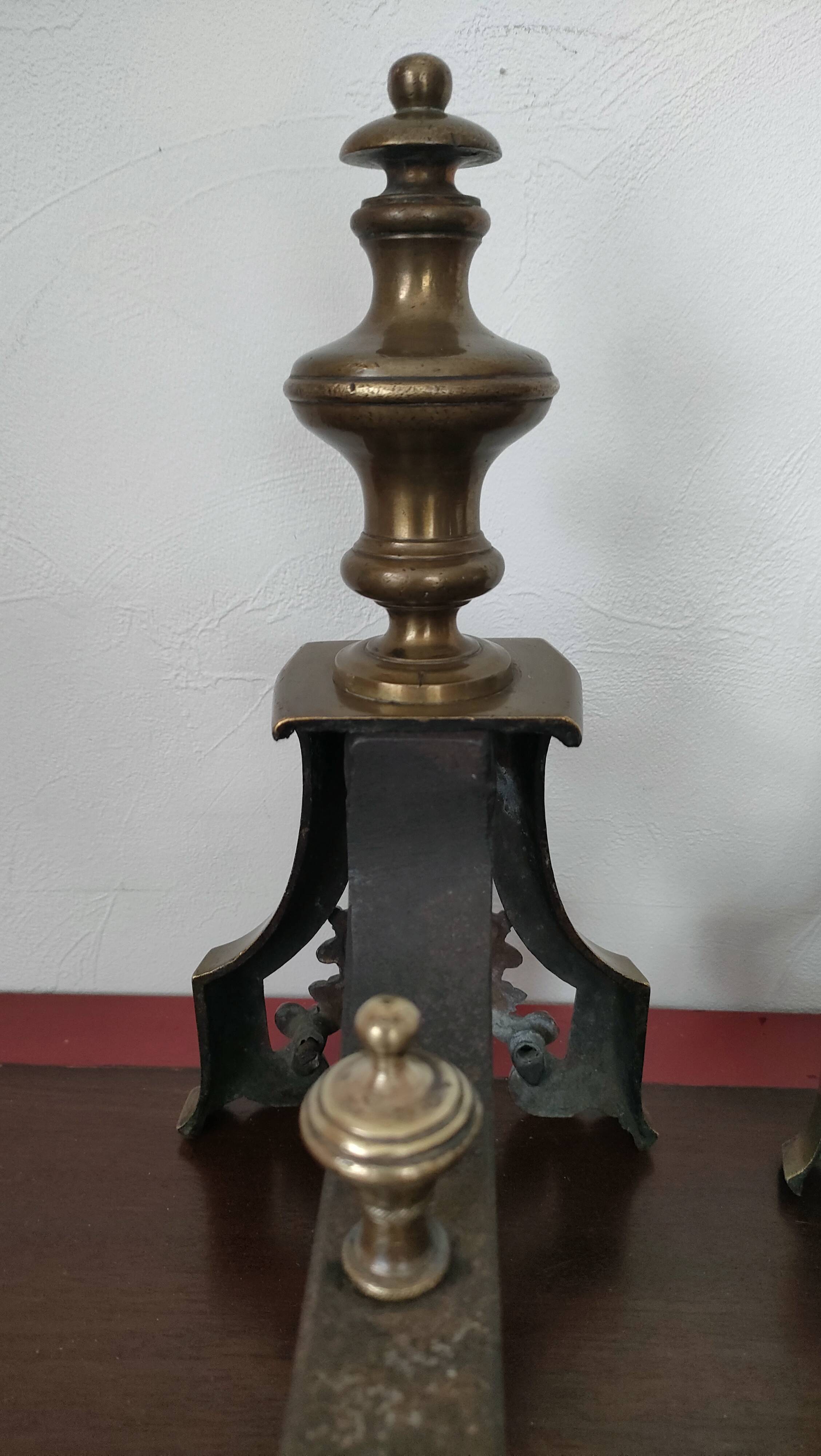 Pair of Louis-Philippe andirons with Caryatids - Bronze, cast iron - 19th century