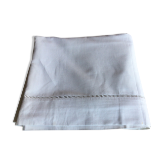 Drap ancien blanc solitaire bords ajourés