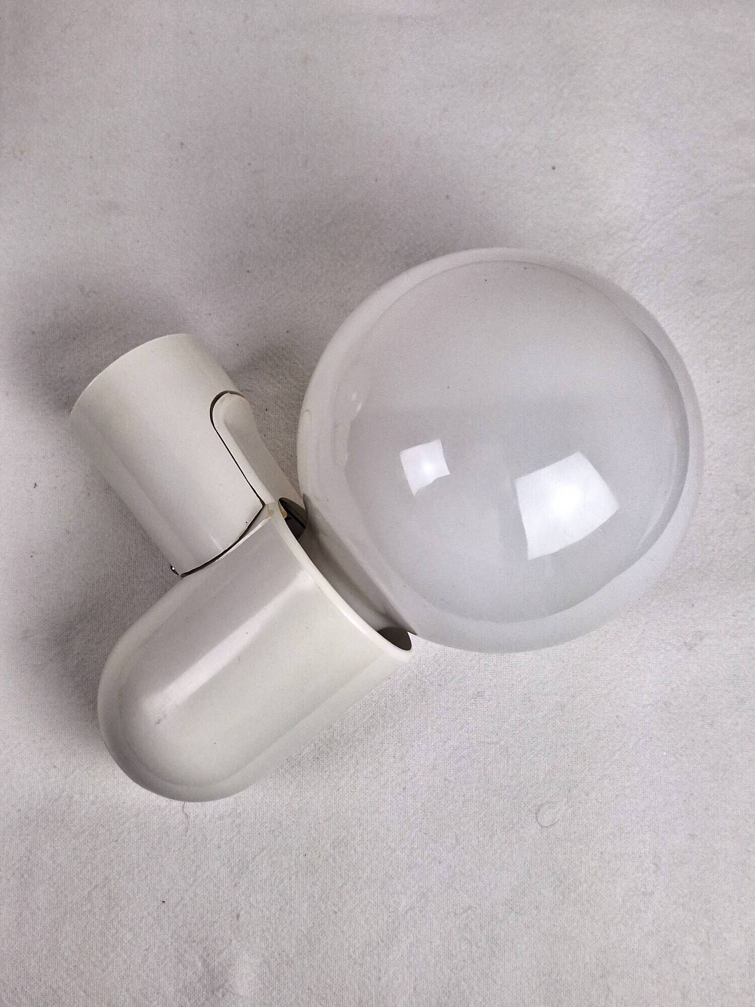 Pair of vintage space age wall lights in white plastic, Allibert 1970 bathroom bedside night light