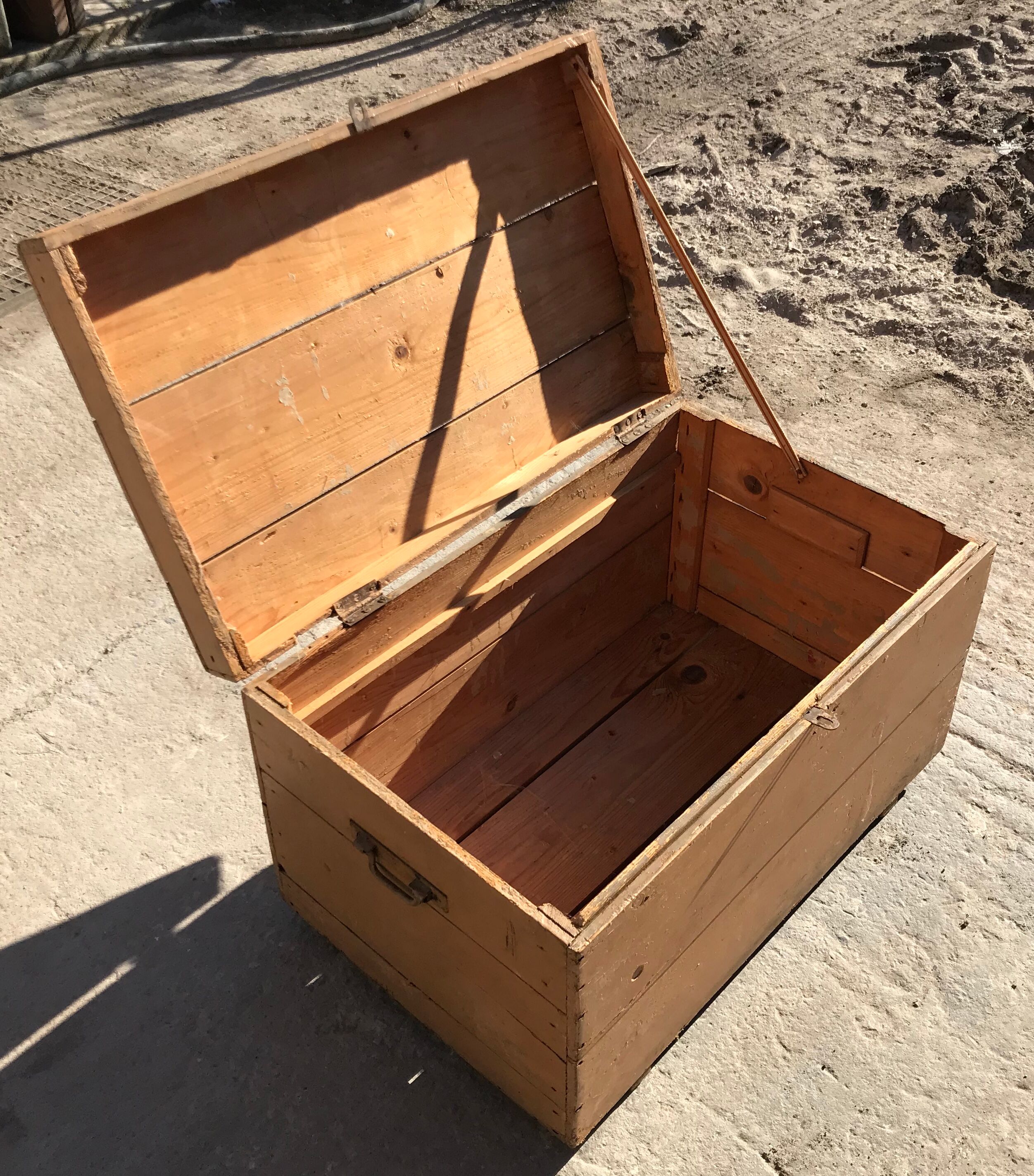 Coffre en bois