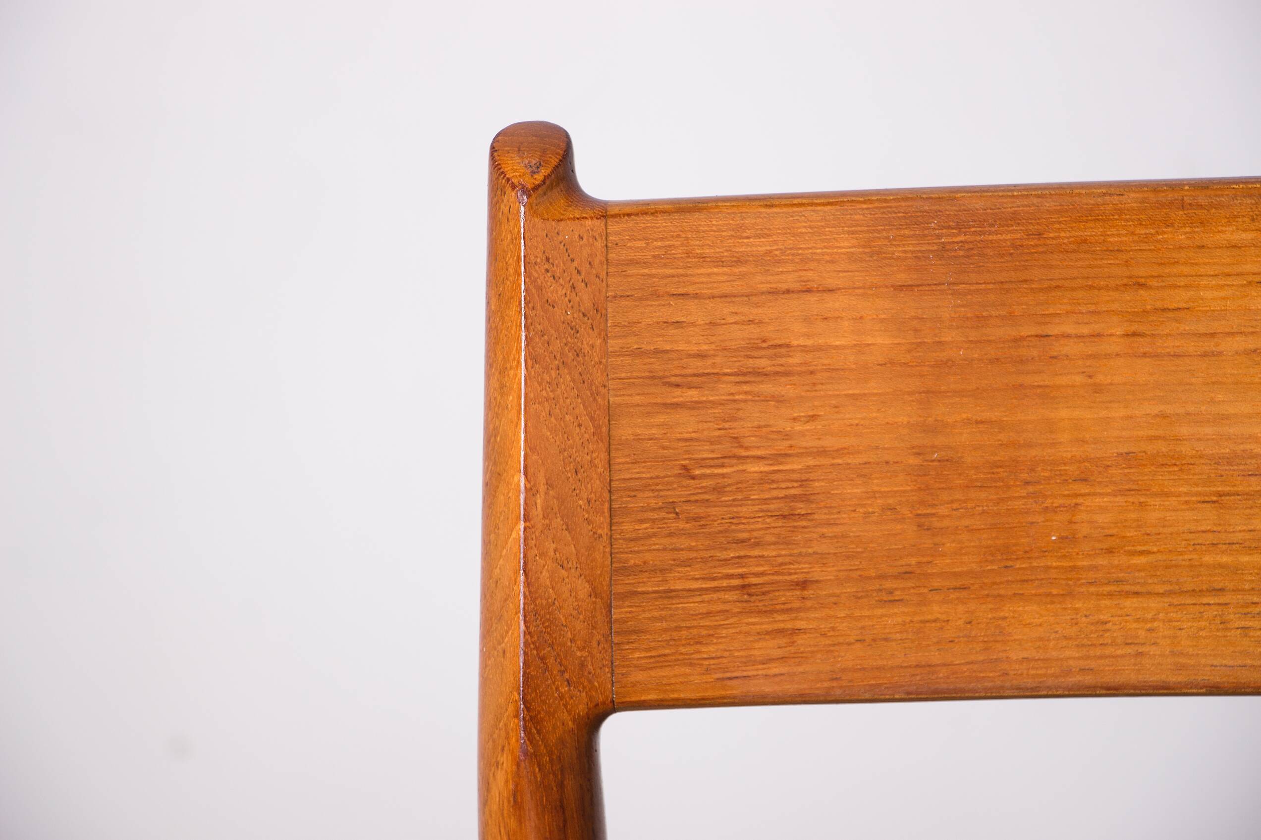 6 Danish chairs in teak and new skai, model 418 by Arne Vodder 1960.