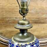 Ancienne Lampe à pétrole Gien Renaissance fond bleu XIX électrifiée