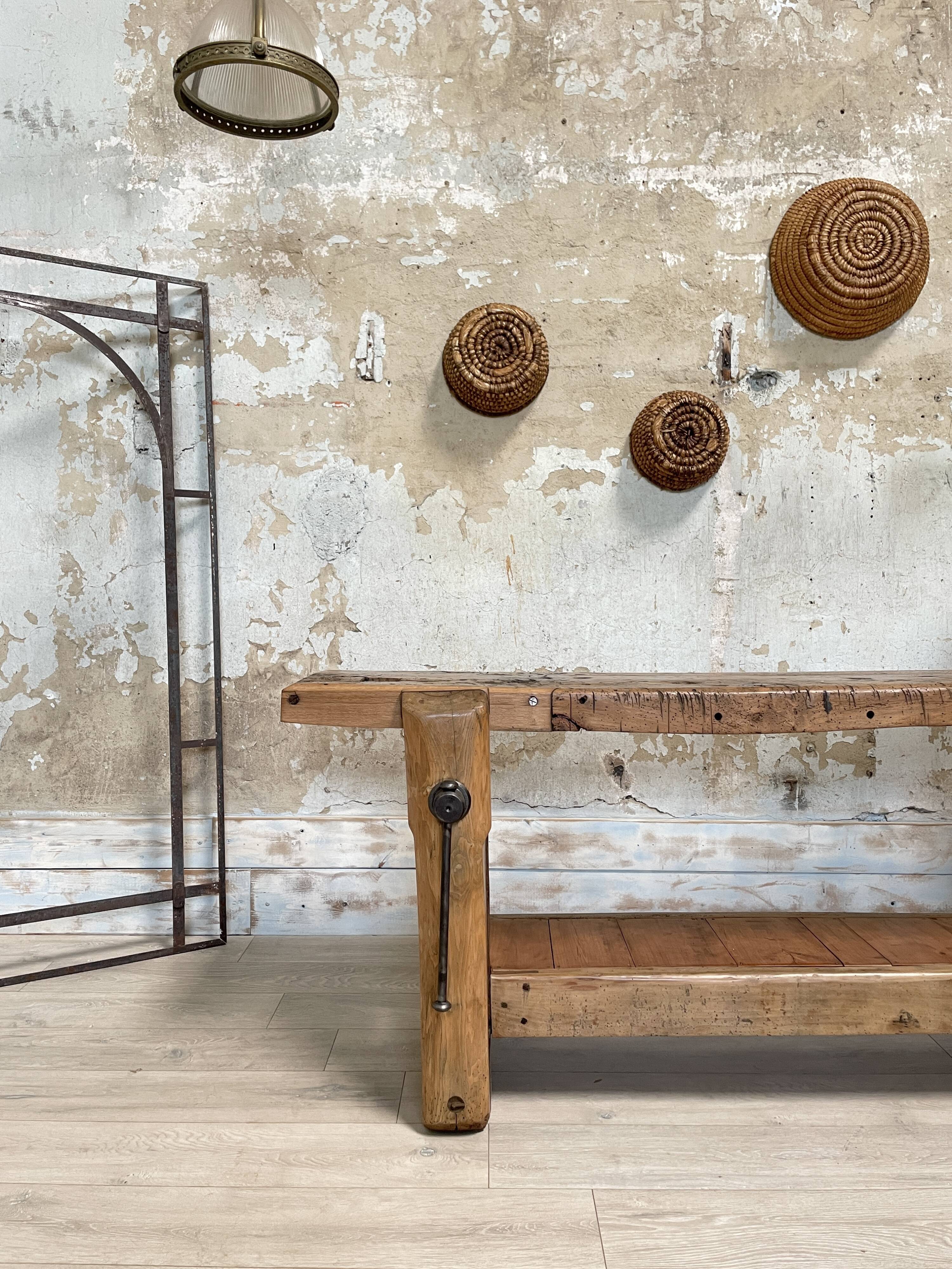 Solid wood carpenter's workbench