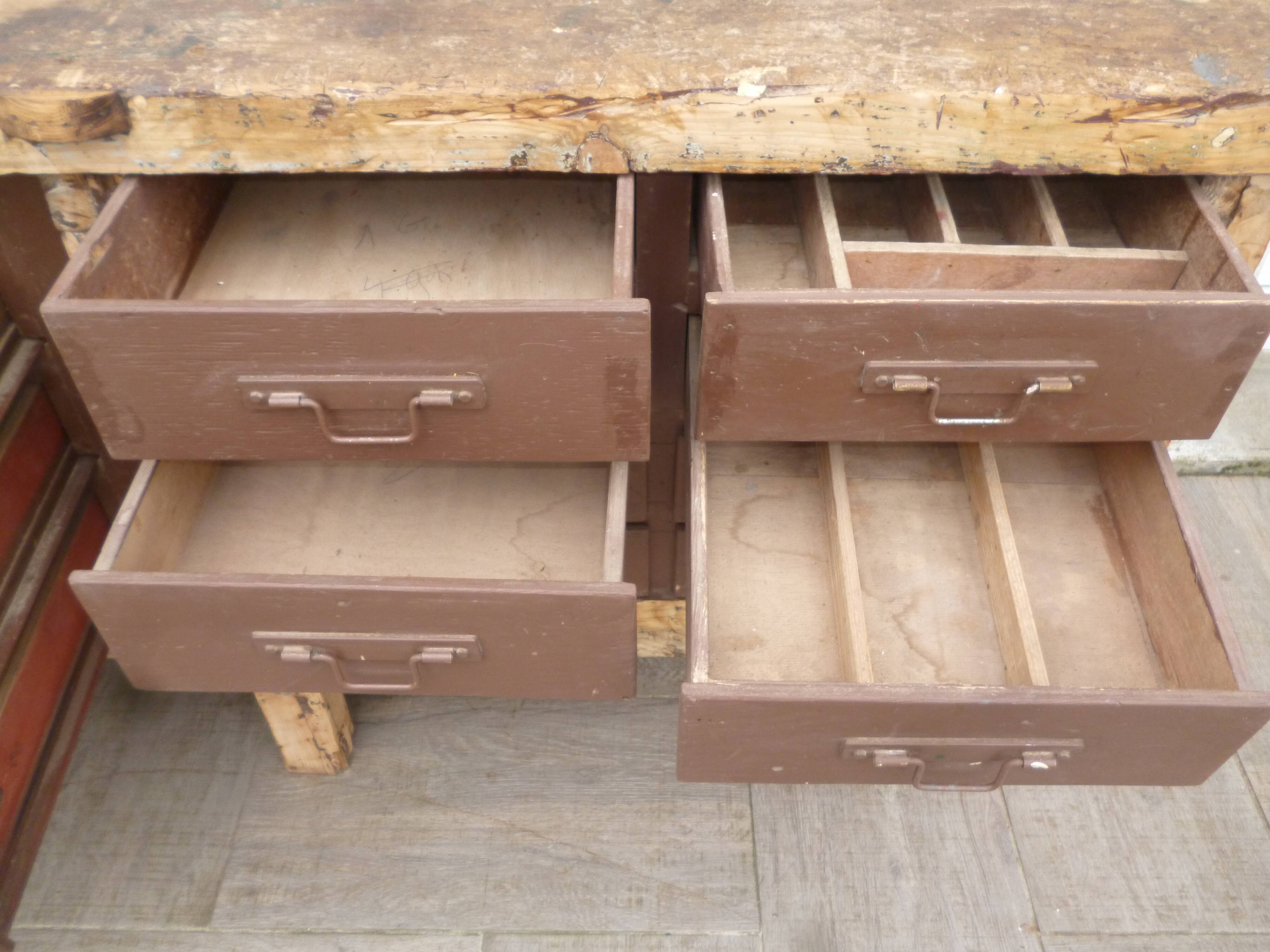 Workbench cabinet with 11 drawers