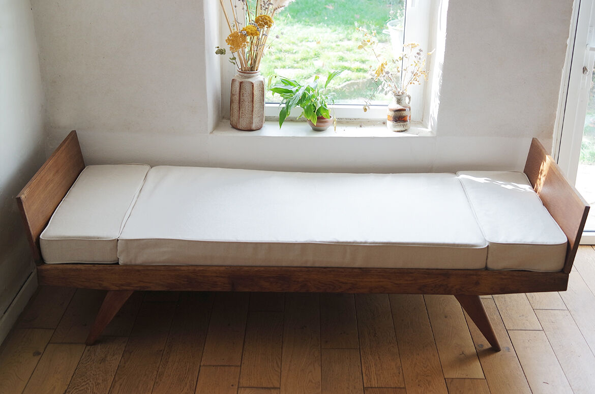 Daybed model "day and night" by Pierre Guariche for Freespan, 1954