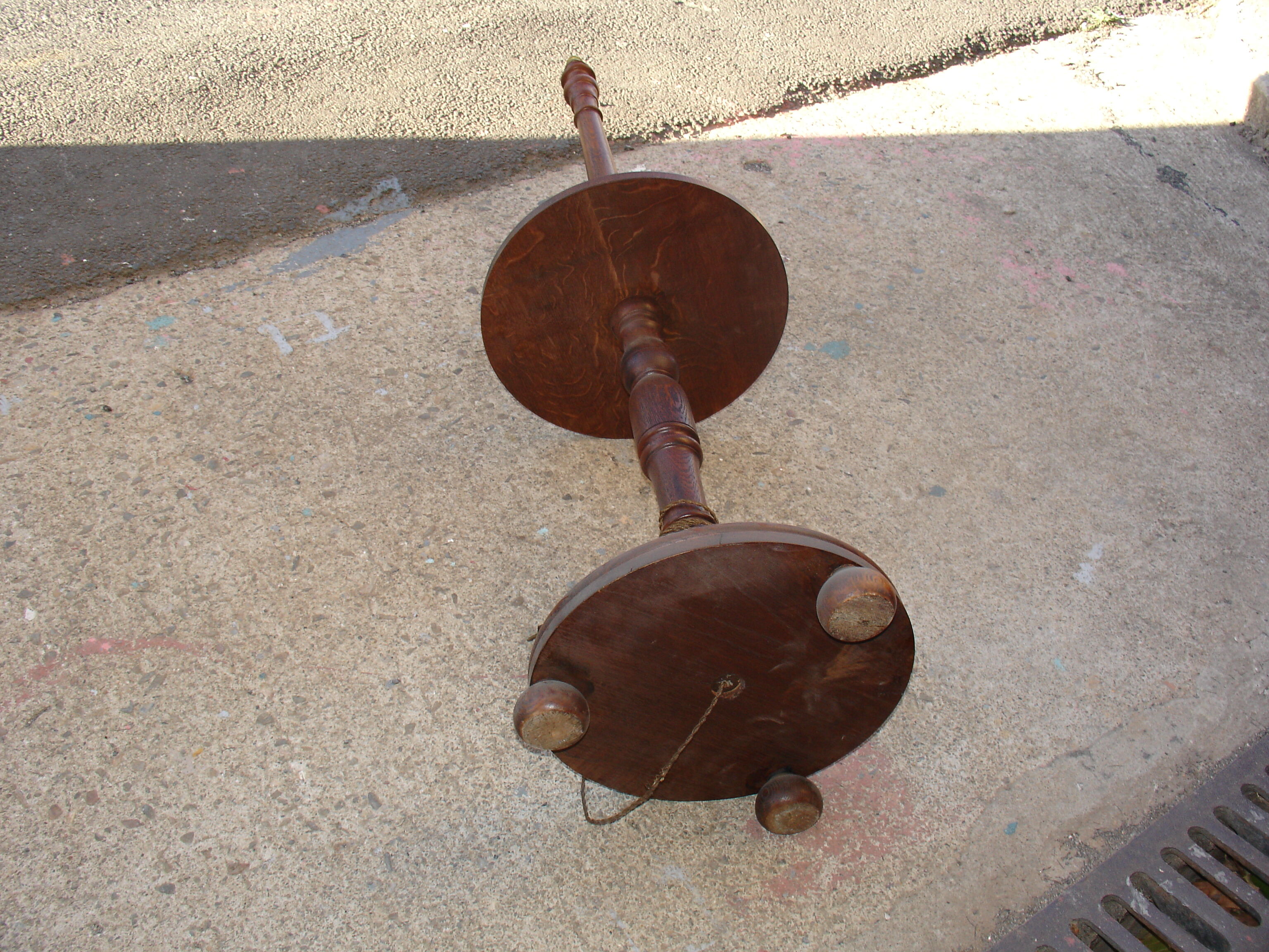 Lampadaire en chêne vers 1940