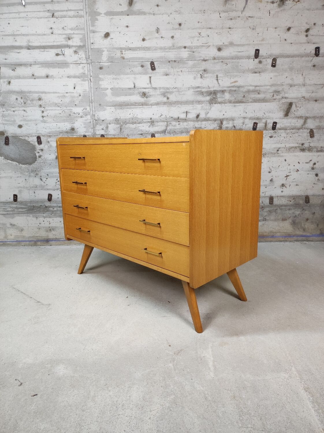 Commode vintage pieds compas