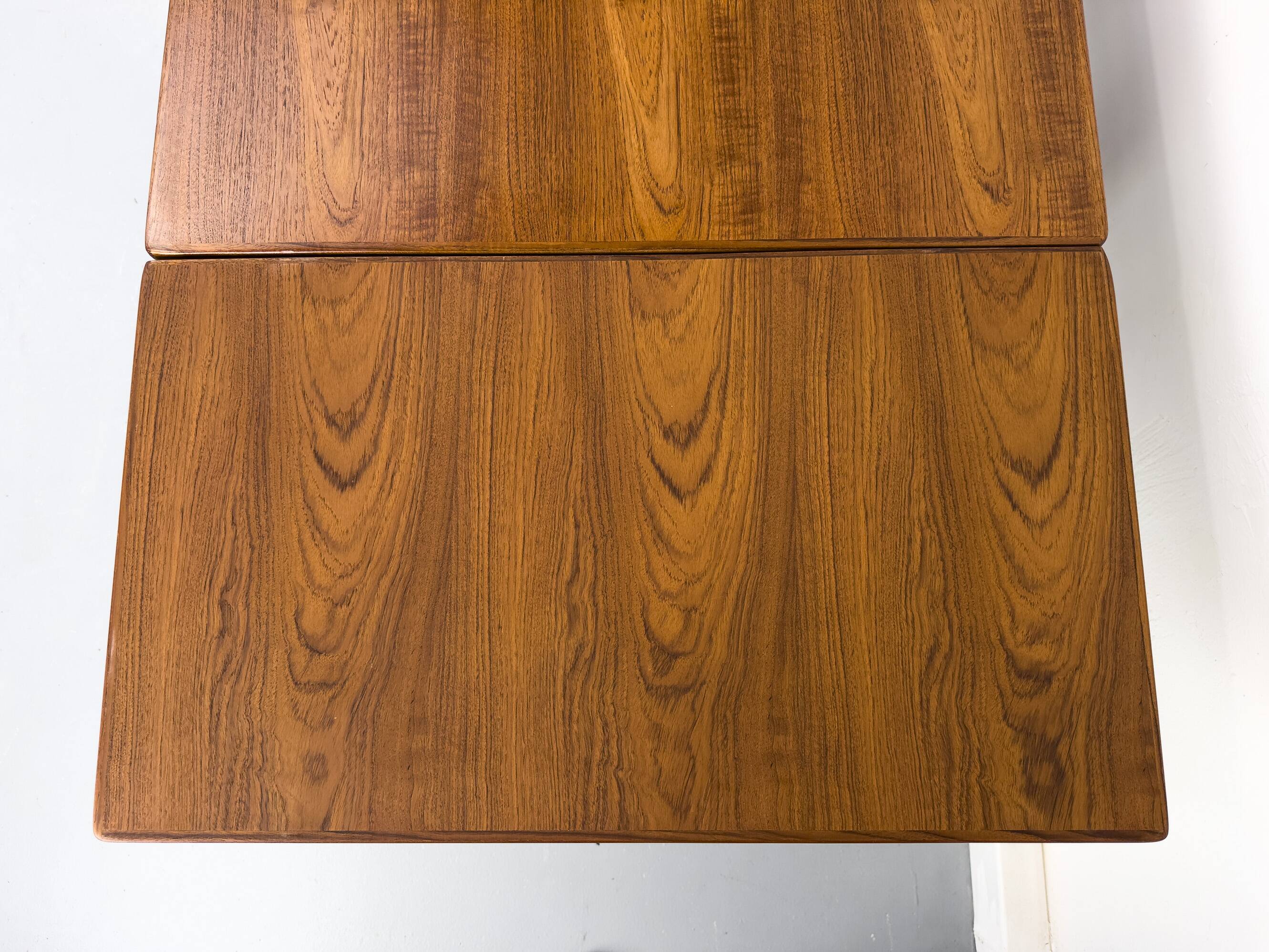 Table danoise extensible en teck, 1960