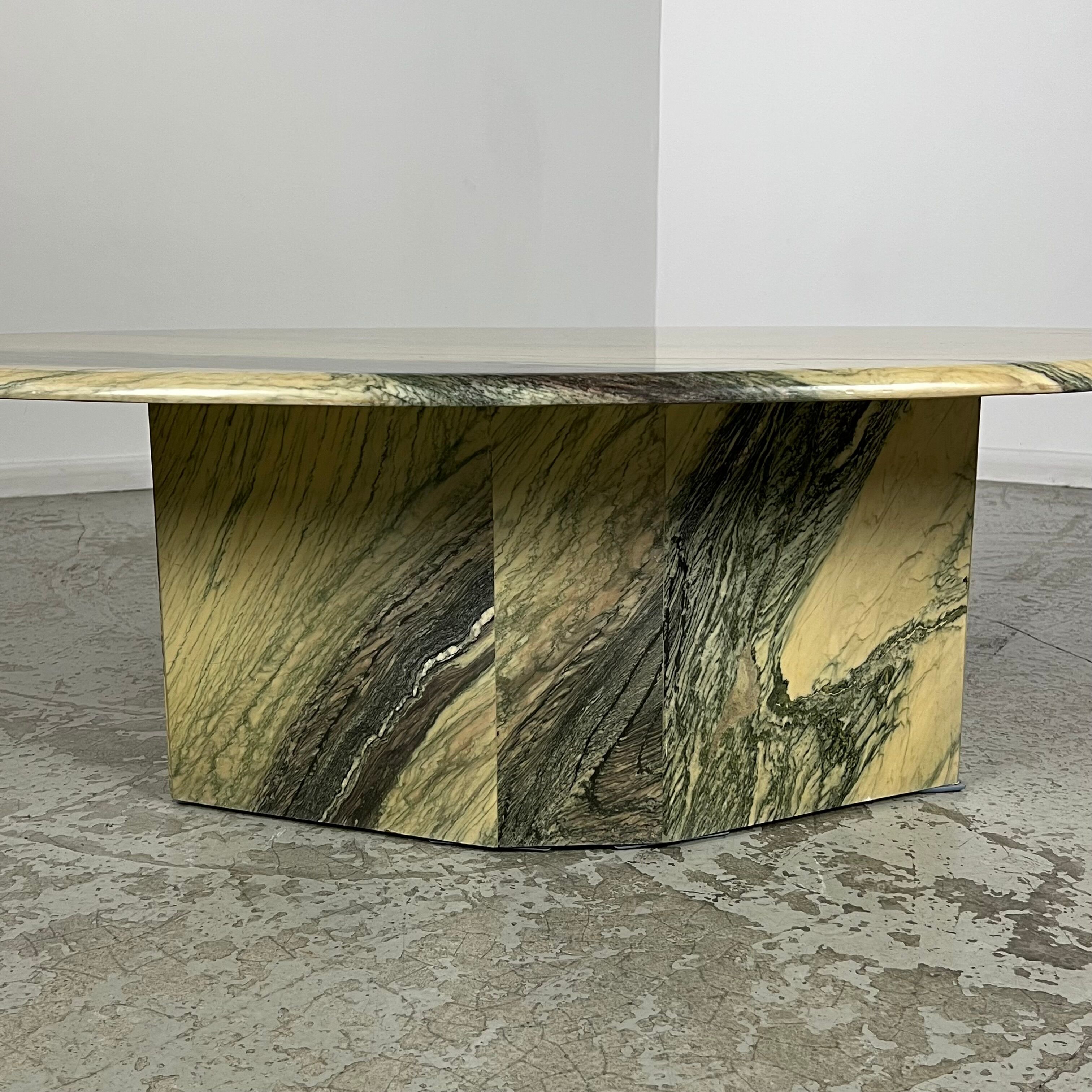 Table basse en marbre vert d'Estours années 70