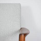 Fauteuil original restauré, tissu gris clair, années 1960, usine de meubles Swarzedzka