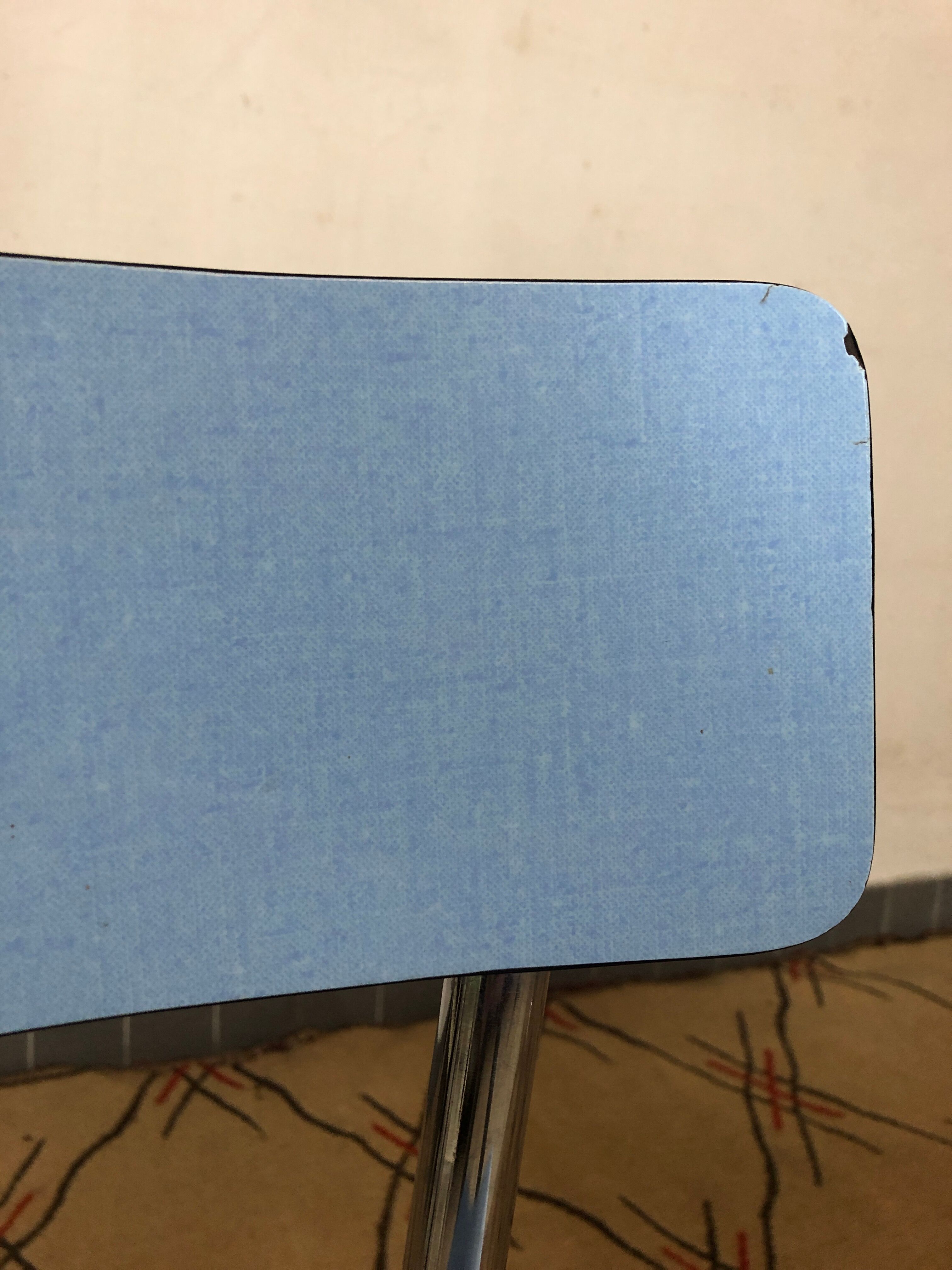 Ensemble de 2 chaises et 1 tabouret en formica