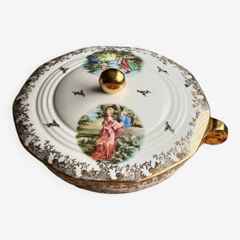 Limoges porcelain soup tureen manufactured by ULIM with marquise scenes