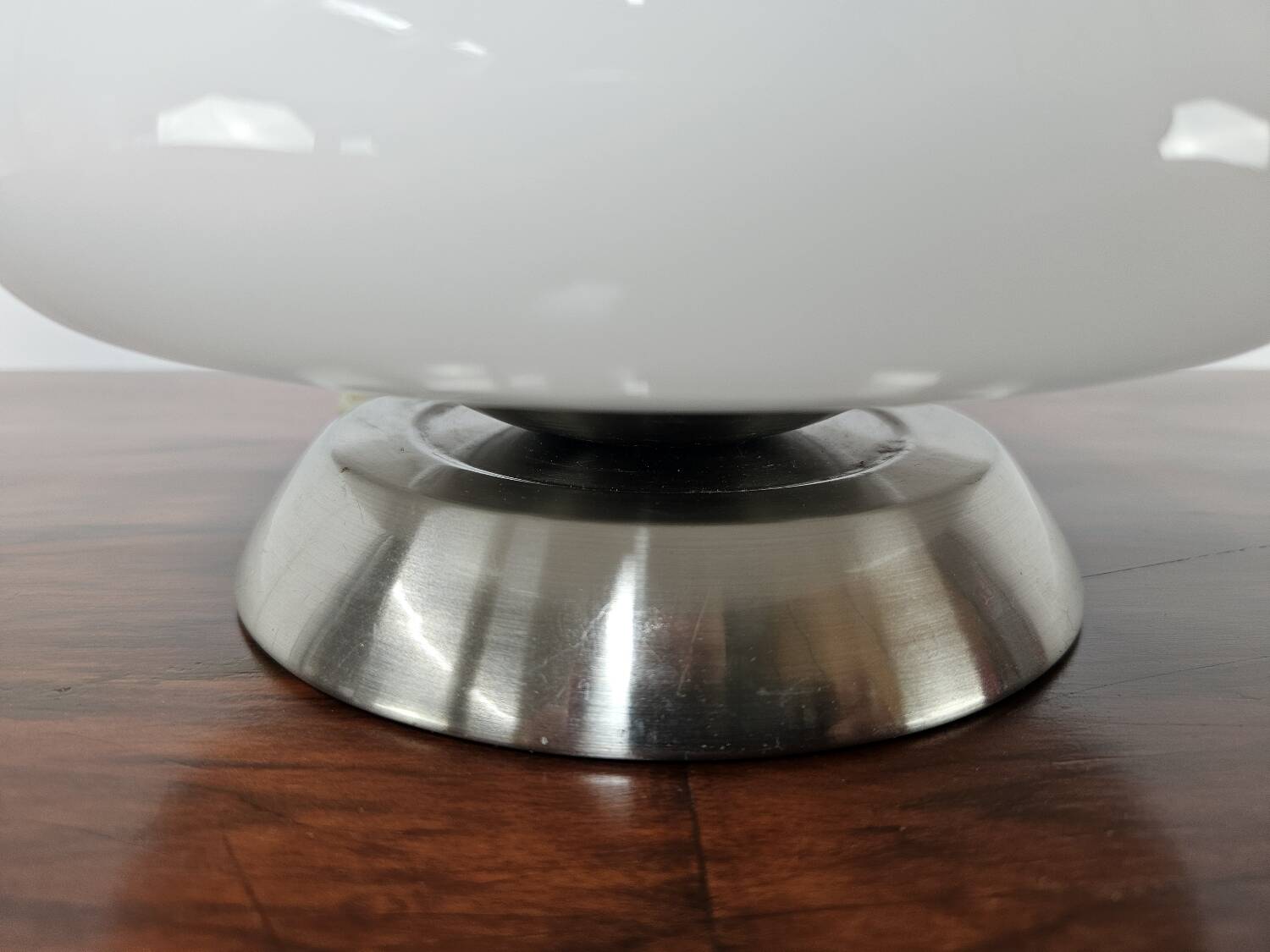 Lampe de table en verre blanc des années 70 avec interrupteur tactile