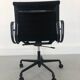 Chaise de bureau noir modèle EA 117 pivotante par Charles & Ray Eames pour Vitra