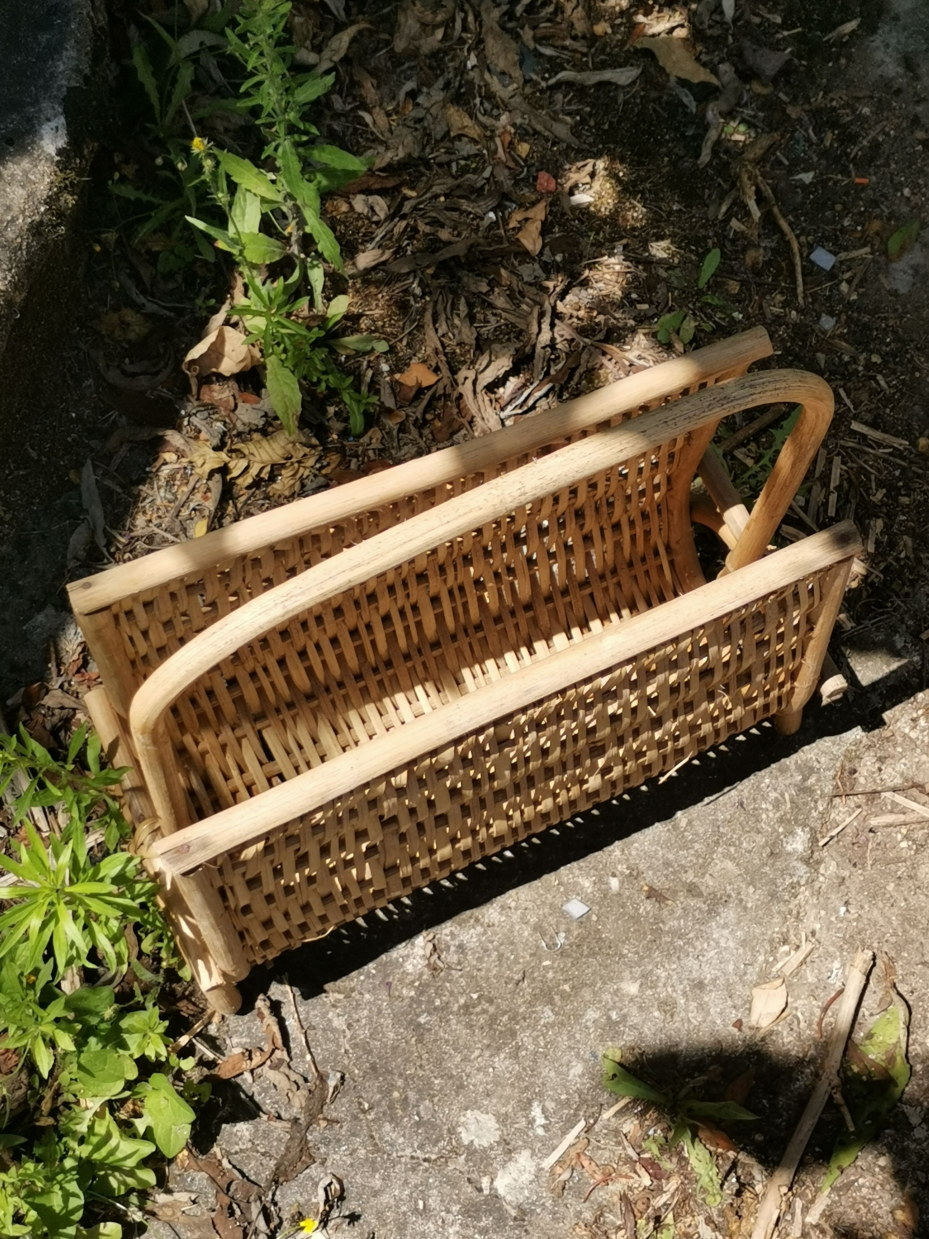 Wicker magazine door