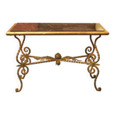 Table basse en fer forgé et marbre voilé, années 1940-50.