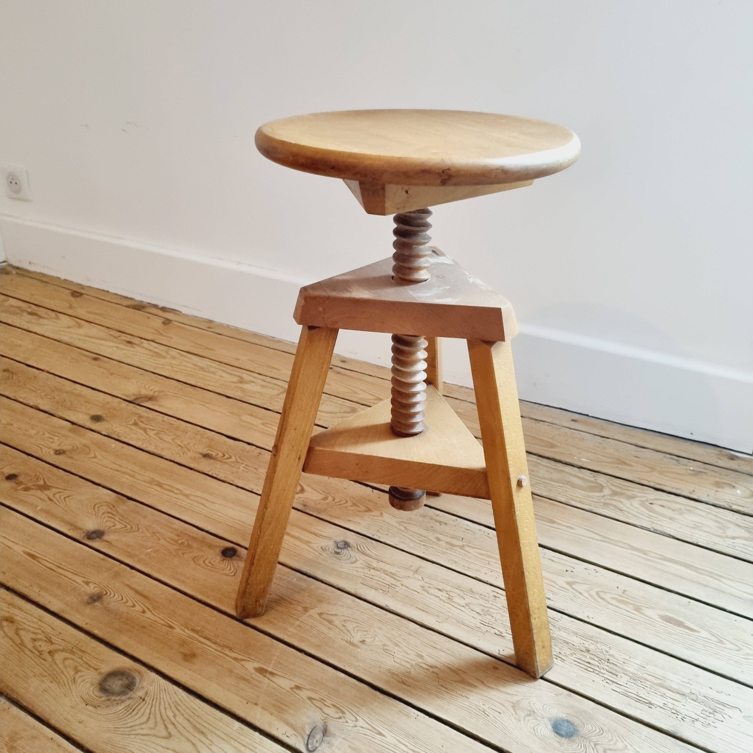 Adjustable piano stool