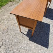 Bureau des années 50 pieds compas en hêtre blond et formica 3 tiroirs