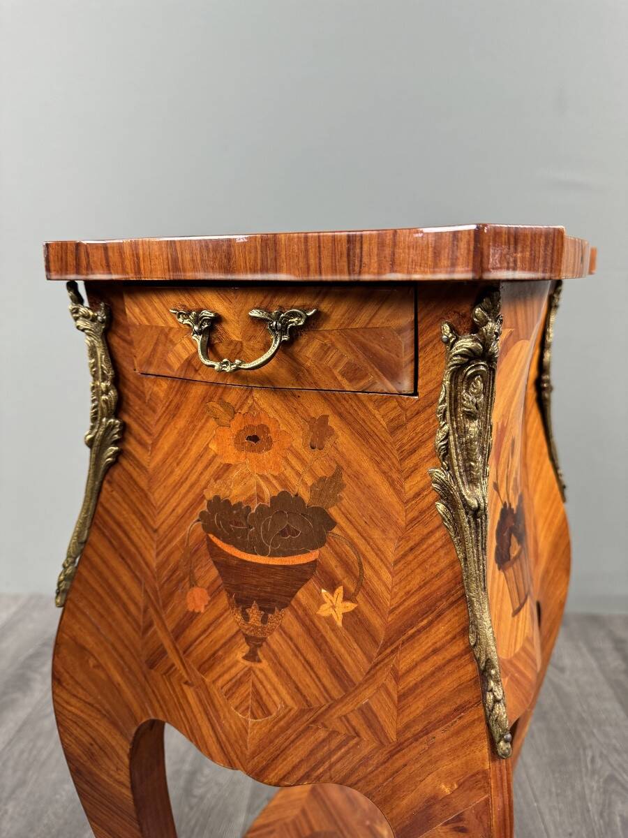 Pair of bedside tables in marquetry in the Louis XV style, 20th century.