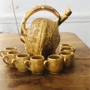 Service à liqueur en barbotine noix par la maison Louis Roque