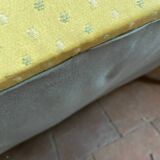 Small padded toad bench