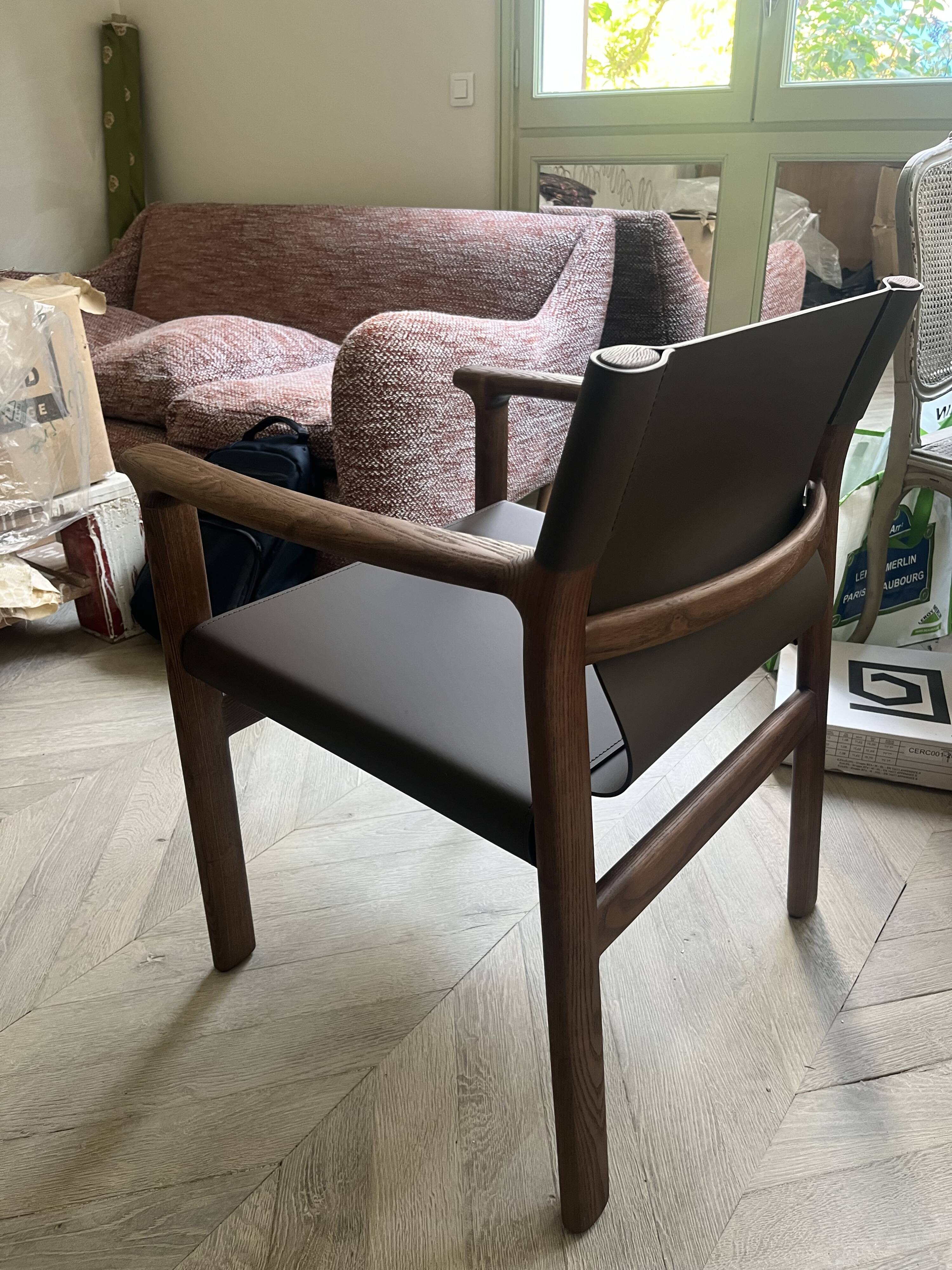Leather and ash armchair in walnut brown (new)