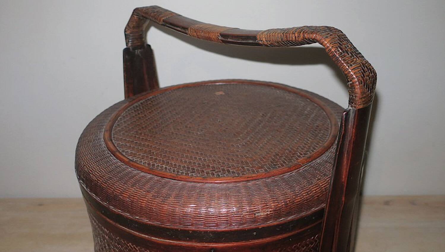 Antique basket in wood and rattan with 3 sections, 1900