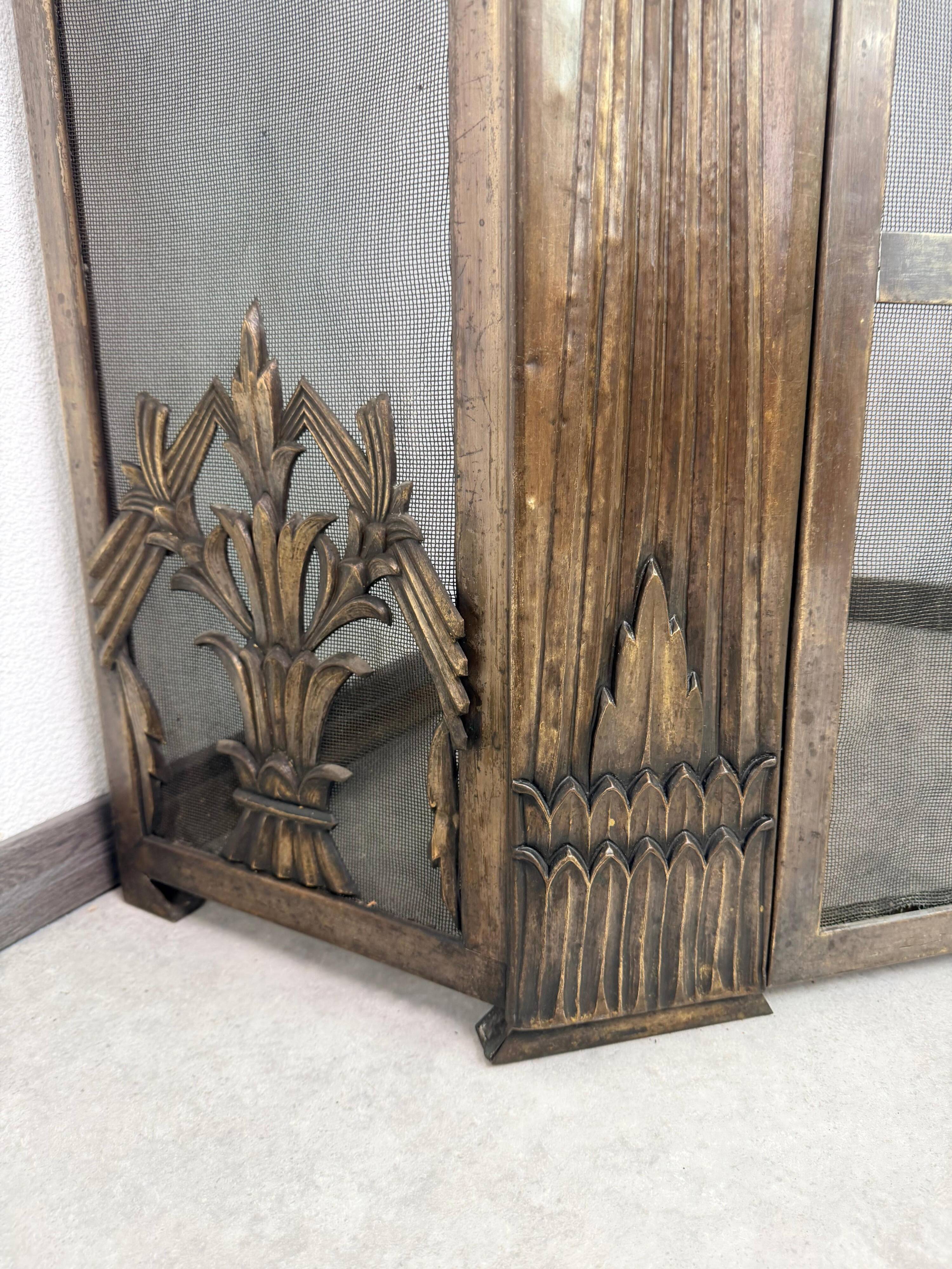 Corner fireplace screen in brass attributed to Dagobert Peche