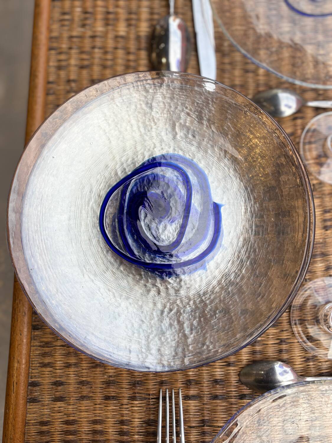 8 vintage blown glass plates with swirl decoration