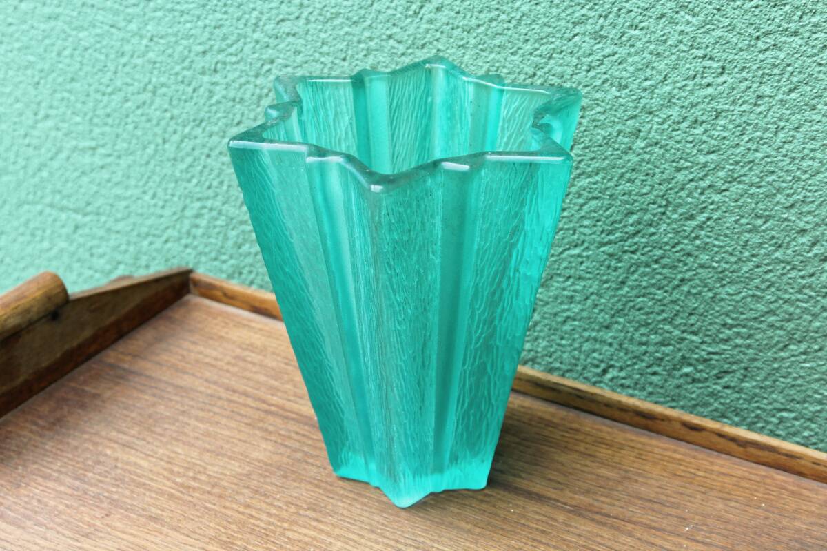 Molded pressed glass vase, 12-pointed star