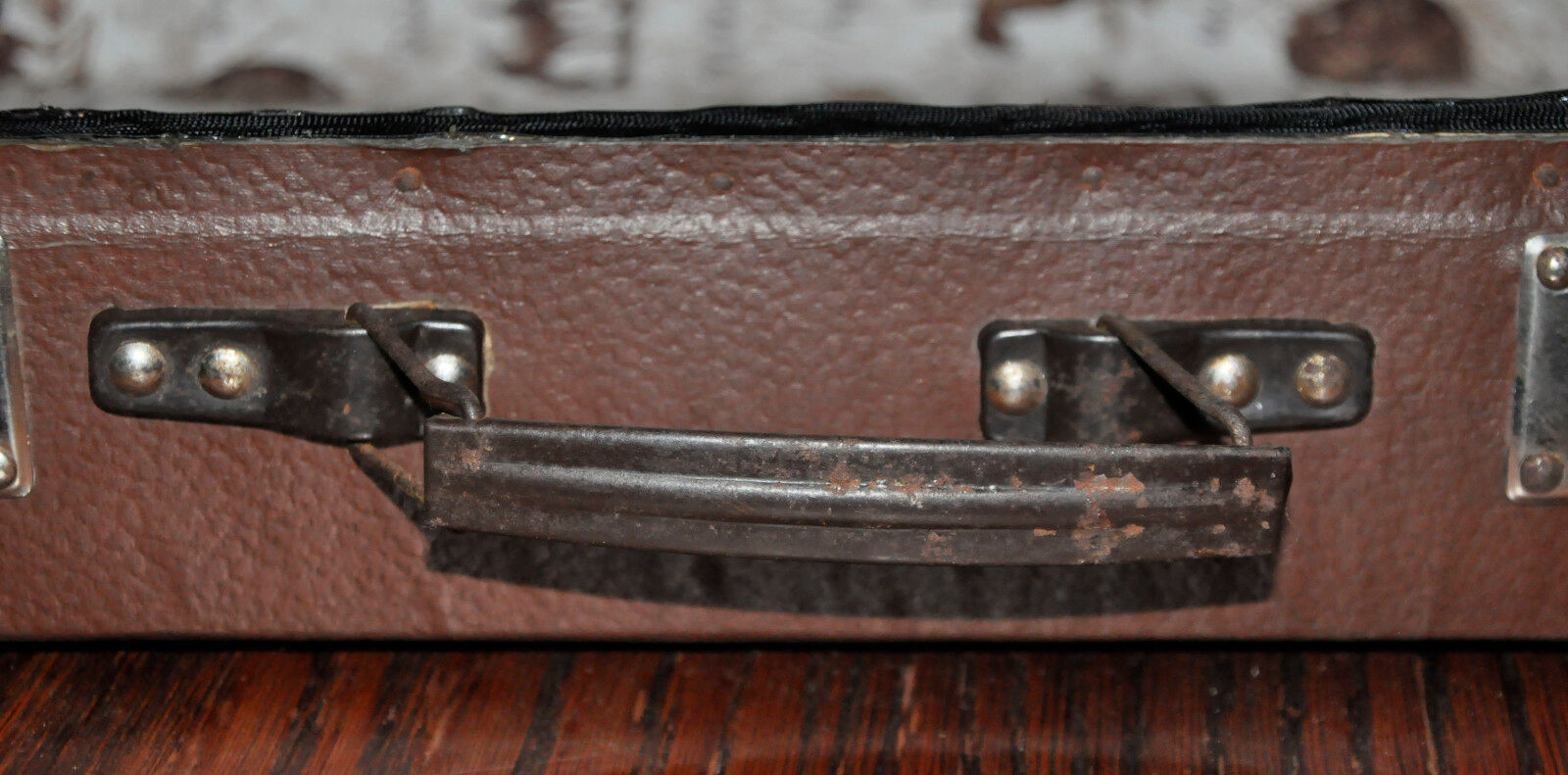 Retro suitcase 60s 70s vintage