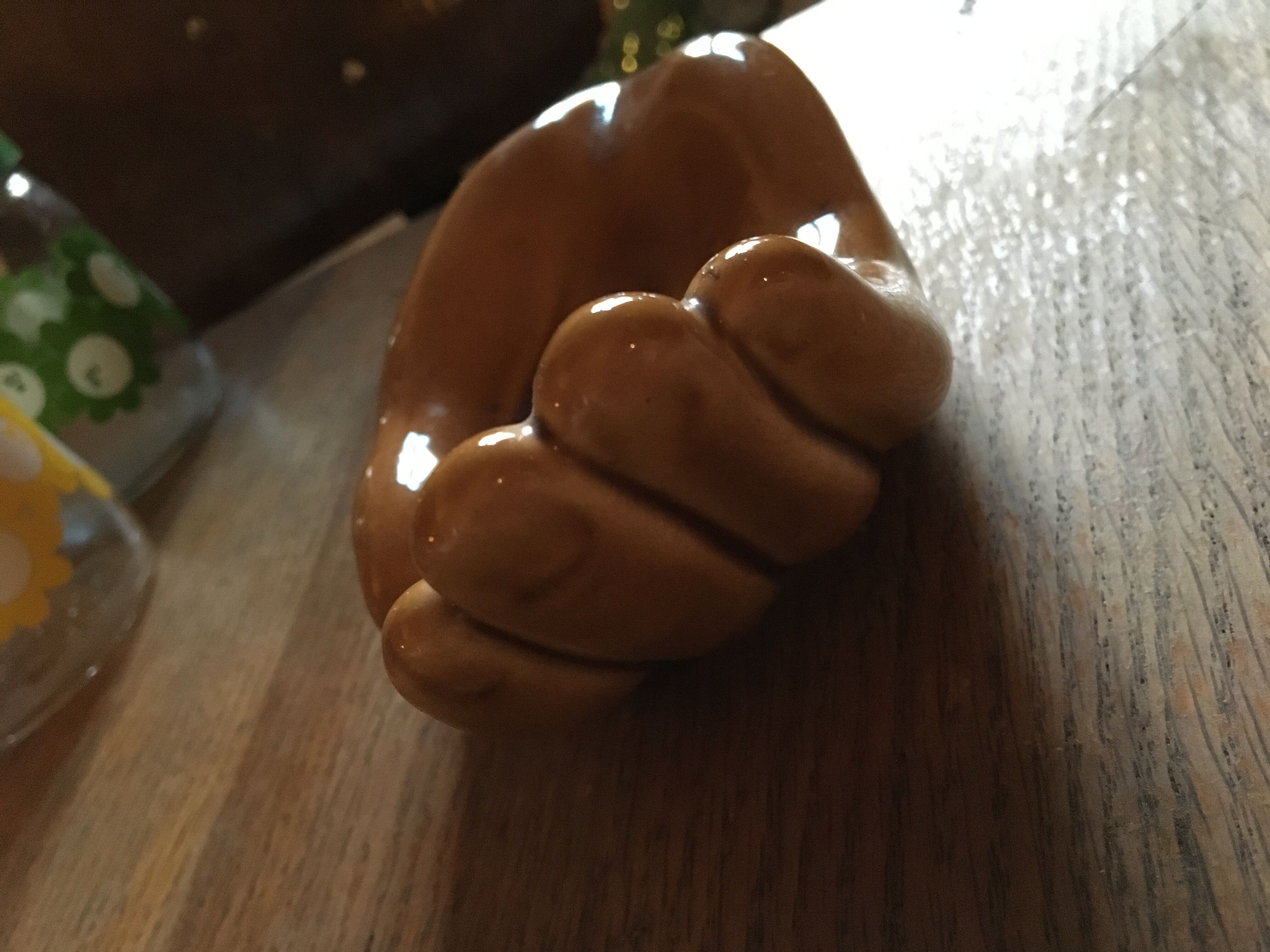 Vintage hand-shaped pockets