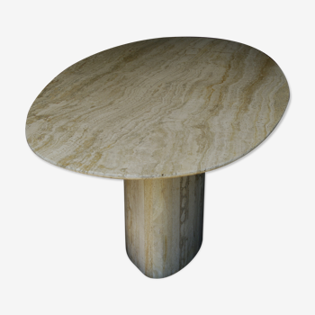 Oval table in travertine