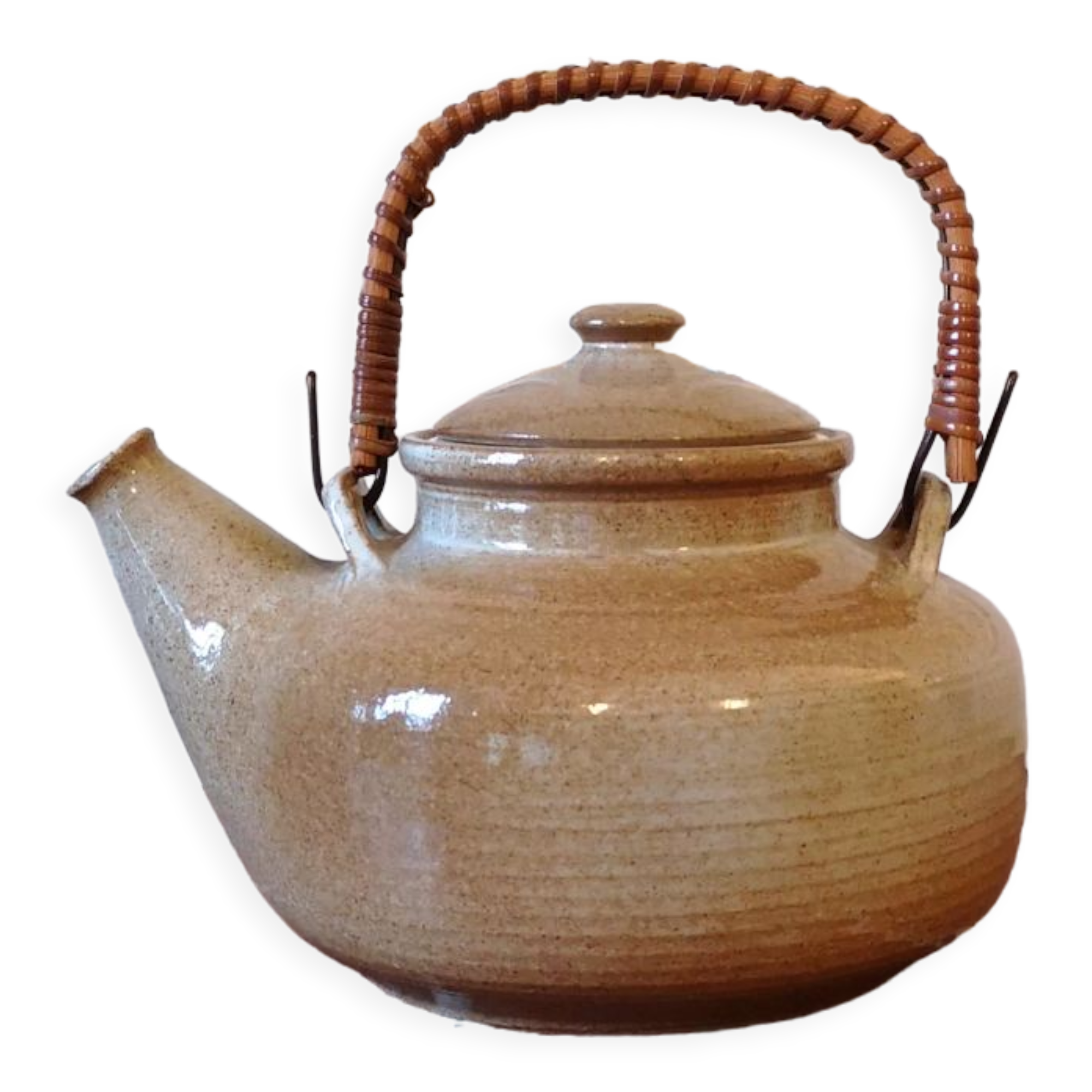 Ceramic teapot with filter