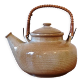 Ceramic teapot with filter