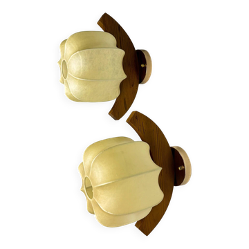 Pair of "Cocoon" wall lights, resin and pine, Italy, 1970s