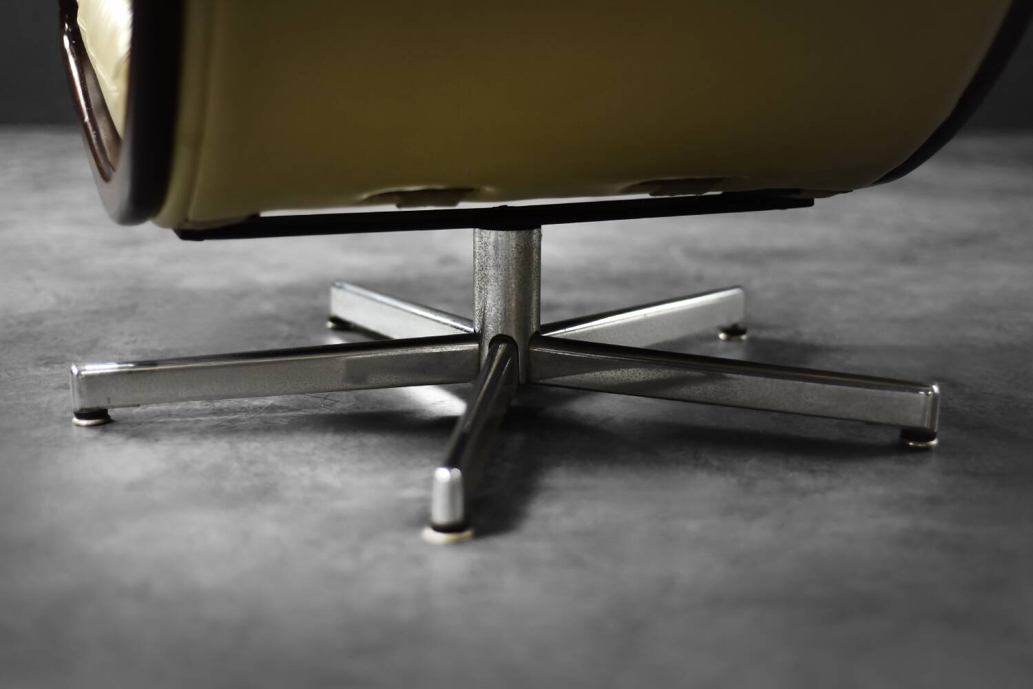 Swivel armchair in leather by Eugen Schmidt, Germany 1960