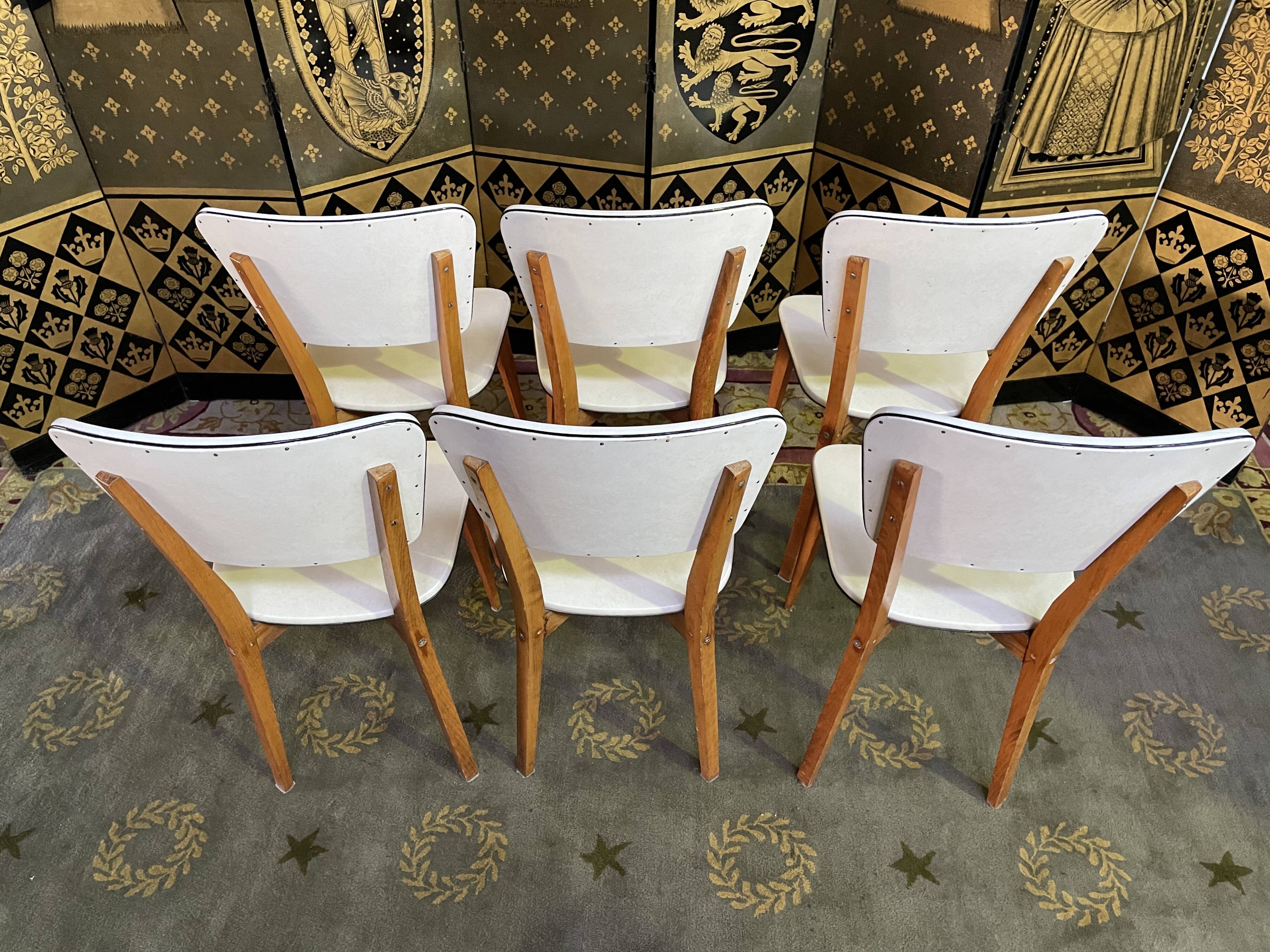 Suite of 6 vintage chairs in white Skaï