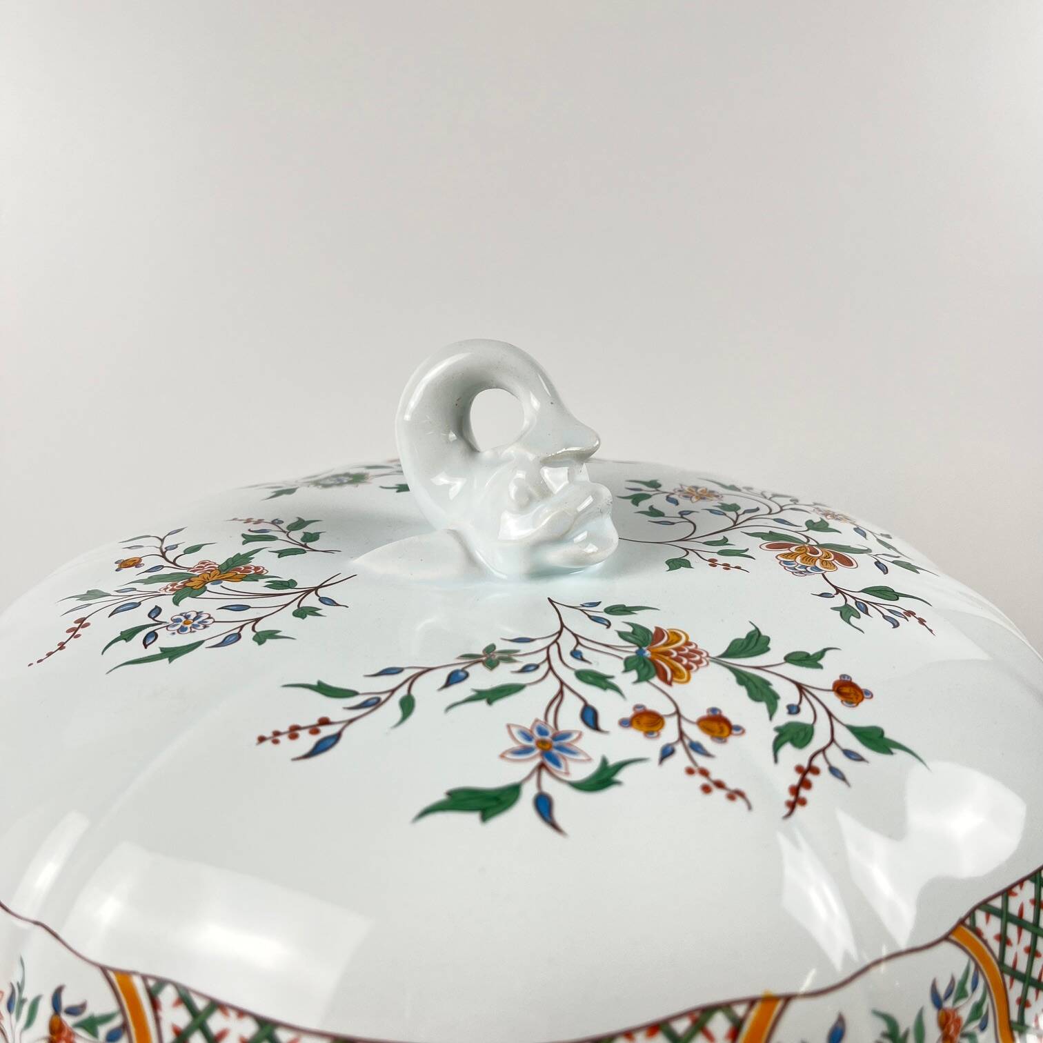 Gien soup tureen model Rouen Sainfoin, 1990, limited edition 693/1500