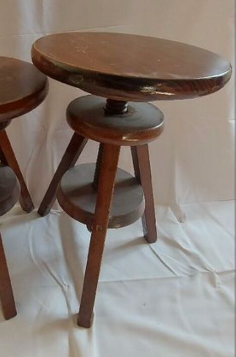 Lot de deux tabourets à vis