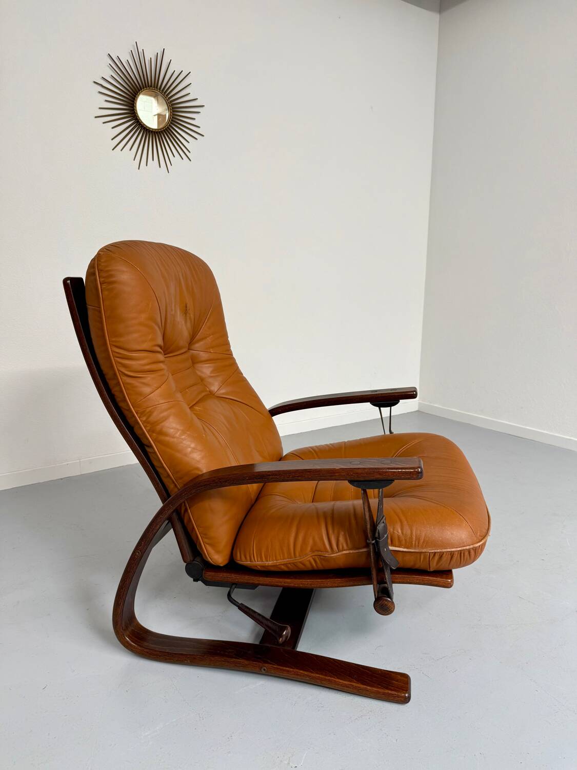 Antique "Panter" hanging armchair in Scandinavian design leather Westnofa an70