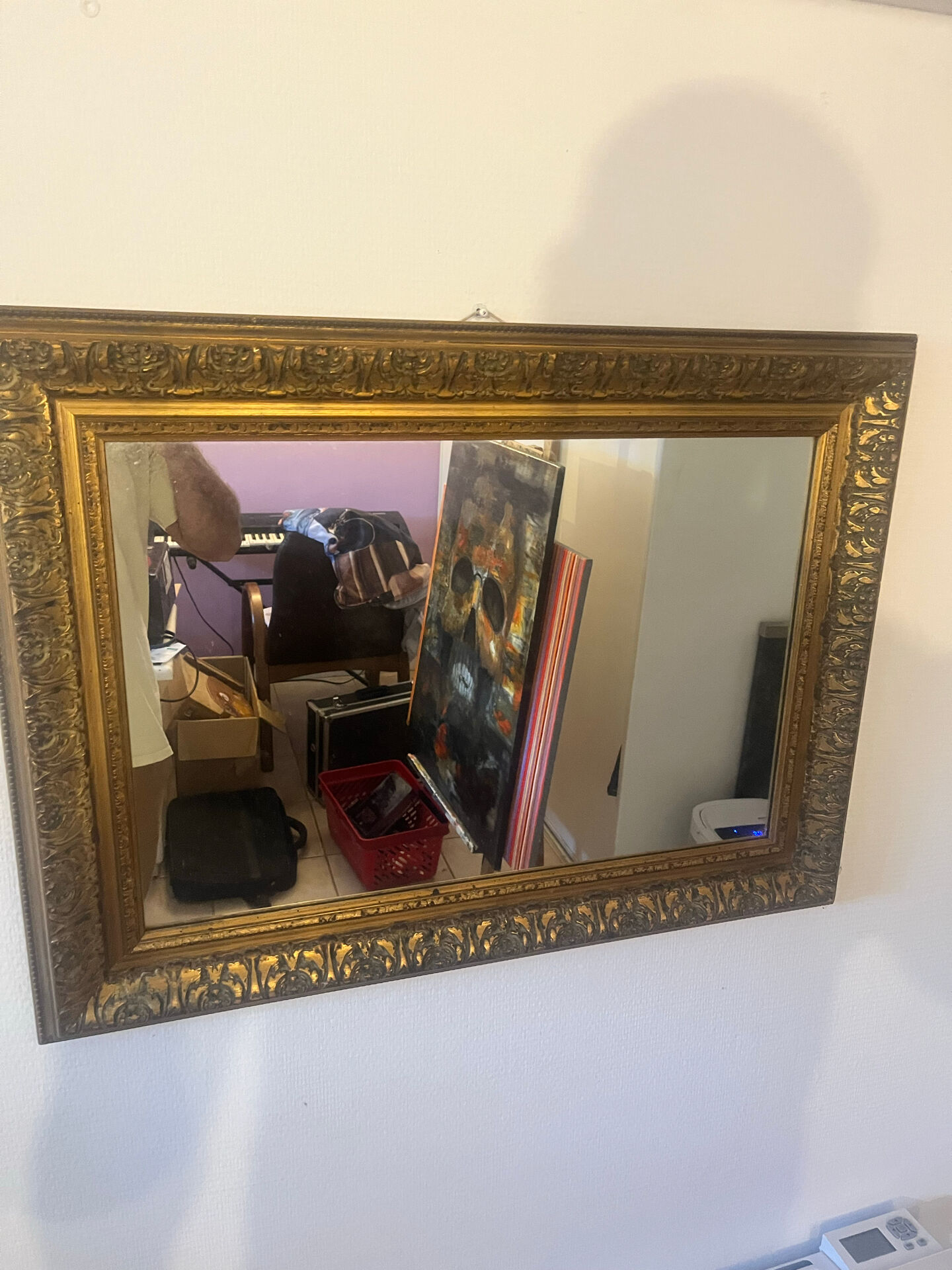 Framed mirror with a gilded wooden frame — 82 x 61 cm